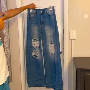 High Rise, Distressed Baggy jeans